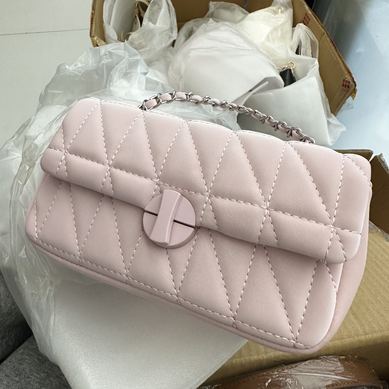 Chain Crossbody Quilted - Элегантная стеганая сумка-кроссбоди с цепочкой, классическая