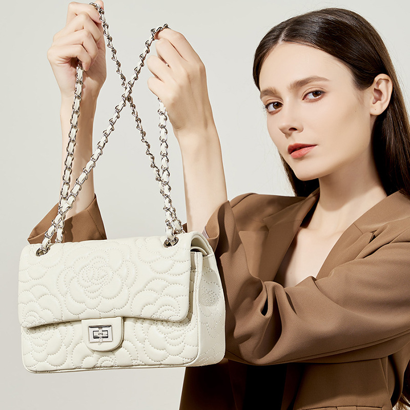 Chain Crossbody Quilted - Сумка на плечо из овечьей кожи