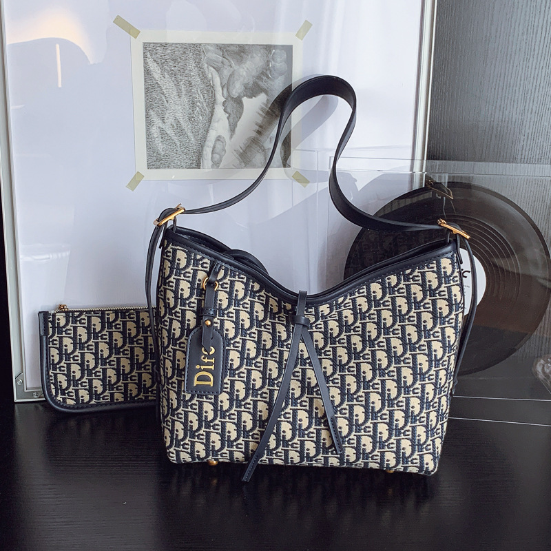 Женская элегантная сумка-хобо  – обзор и цена Luxury Bags Goyard