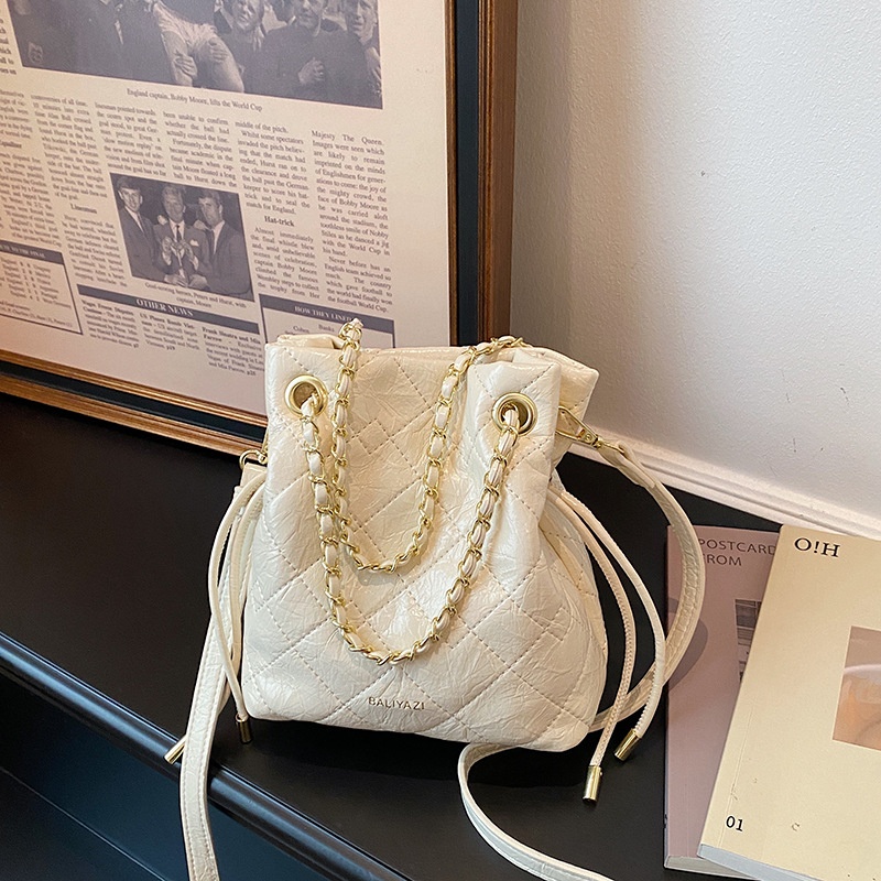 Стеганая сумка-ведро на шнурке – обзор и цена Chain Crossbody Quilted