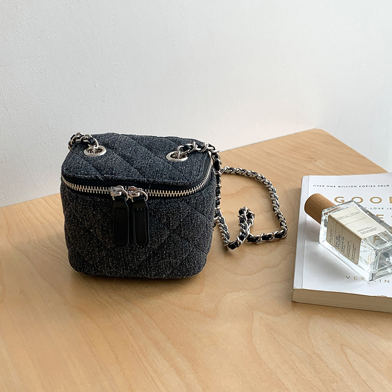 Маленькая стеганая коробка чер – обзор и цена Chain Crossbody Quilted