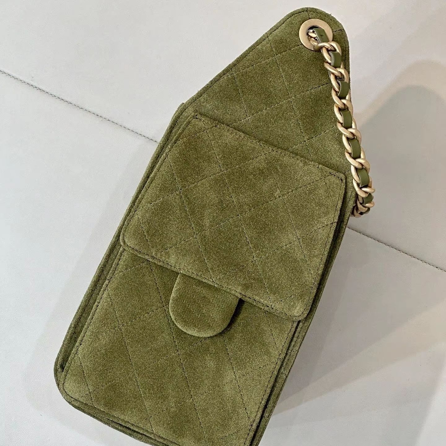 Оливково-зеленая замшевая стег – обзор и цена Chain Crossbody Quilted